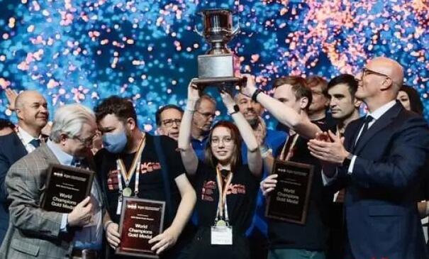 俄羅斯00後天才情侶加入華為