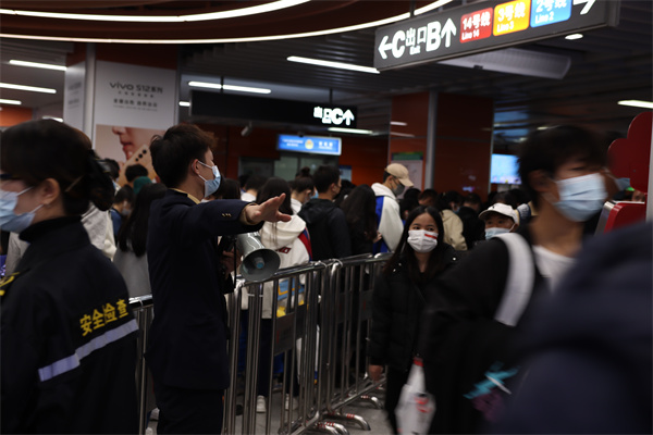 廣州地鐵17日開啟「春運模式」 各地鐵線路儲備1至3列備用車