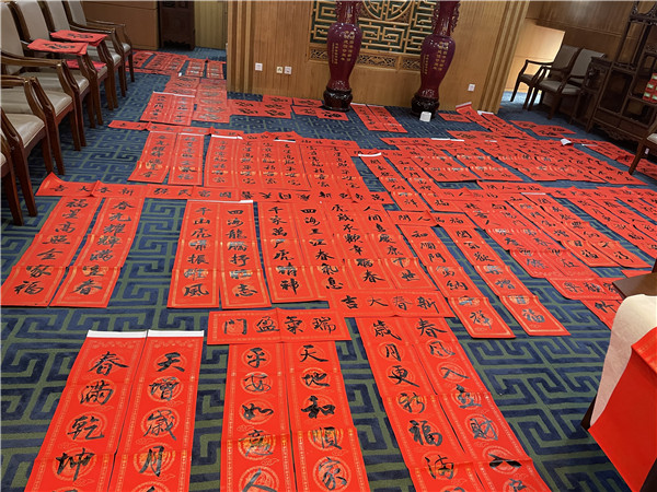 深圳圖書館舉辦迎壬寅虎年送春聯活動