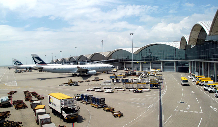 機管局：去年貨運量超疫前水平 客運仍受疫情影響