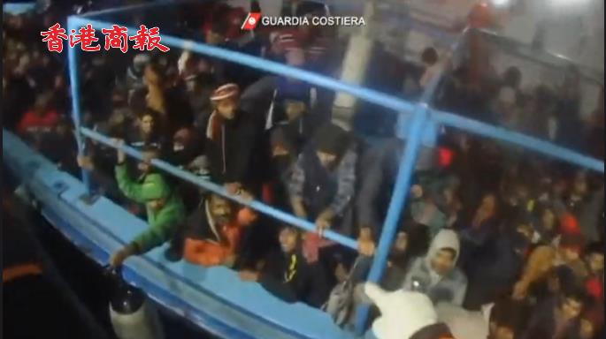 有片 | 意大利警方營救近300名海上偷渡者