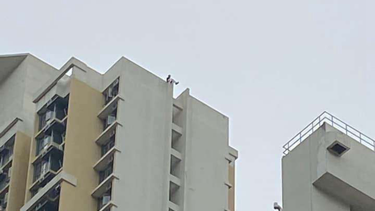 葵涌邨有人企圖跳樓 男子最終被勸服送醫檢查