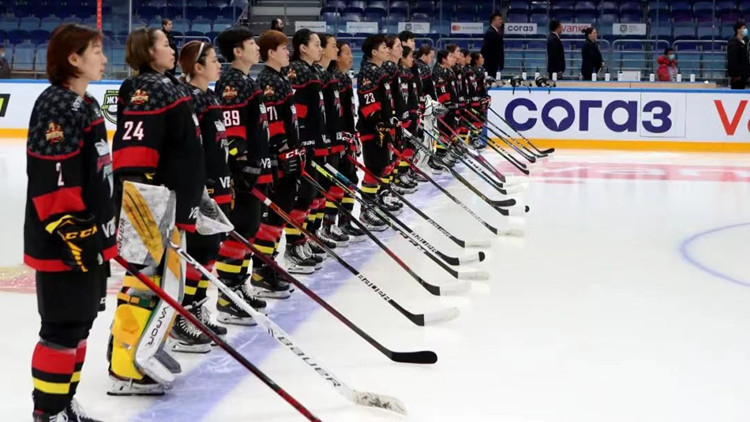 深圳龍崗14位冰球女將出征冬奧 展示深圳冰雪力量