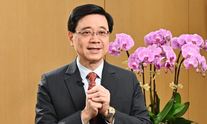 政務司司長李家超向市民拜年：虎躍迎新春戰勝疫情