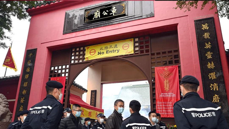 蕭澤頤訪沙田車公廟和大埔林村當值警員