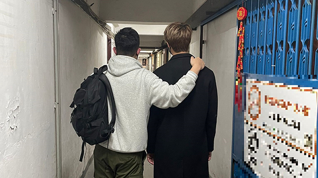 警突擊搜查觀塘違規派對房間 負責人被捕17客被罰款