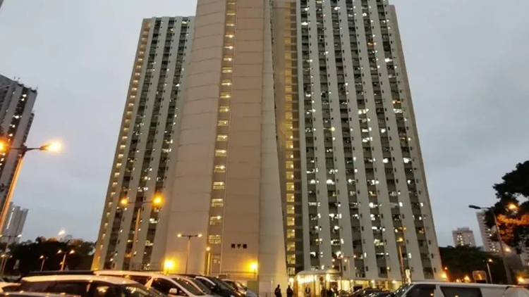 多名住戶初步確診 港府圍封屯門大興邨興平樓強檢