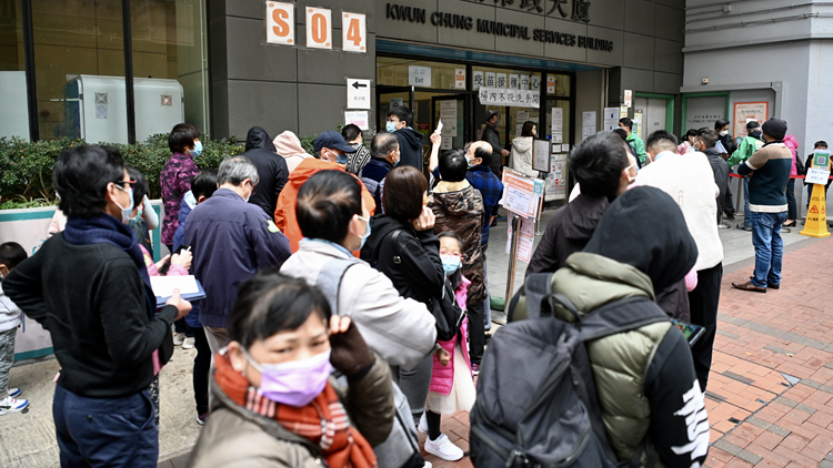 港府：本港正受Omicron及Delta夾擊 將考慮進一步收緊社交距離措施