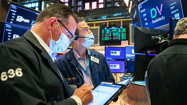 美股全線低開 納指早段下挫逾300點