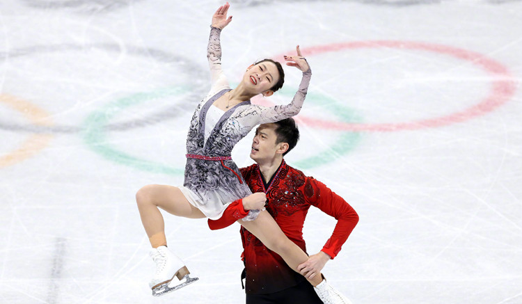 花樣滑冰團體賽雙人滑 中國隊彭程/金楊組合自由滑取得第三名