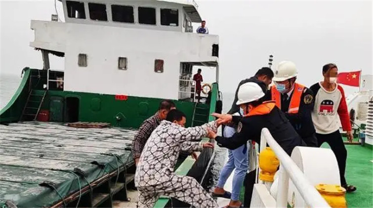 廣東徐聞海域一貨輪進水沉沒 船上6人全部獲救