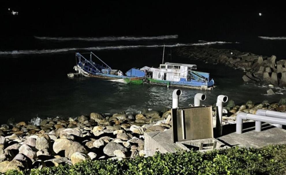 宜蘭舢舨船翻覆 3漁民落海1人送醫不治