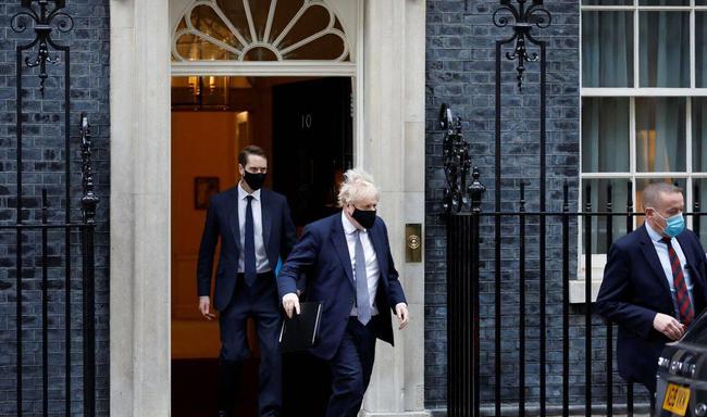 約翰遜「派對門」事件逾50人受查