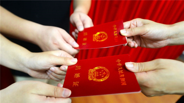 深圳多區「已約滿」! 情人節及22日結婚登記預約火爆