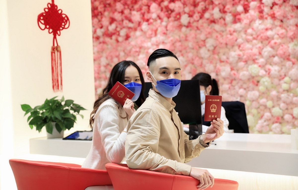 「2·14」情人節深圳辦理結婚登記790對，離婚登記32對