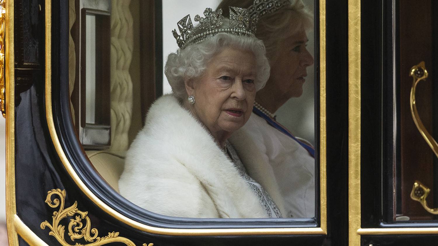英女王會見官員時稱「走不動」 外媒：「自嘲」而已