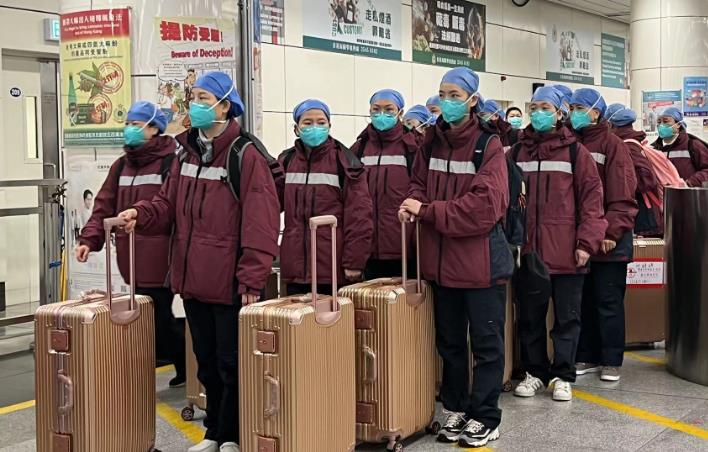 有片 | 香港市民致敬逆行者 留言點讚內地支援隊