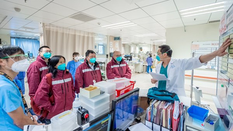 內地醫療救治專家組訪兩醫院