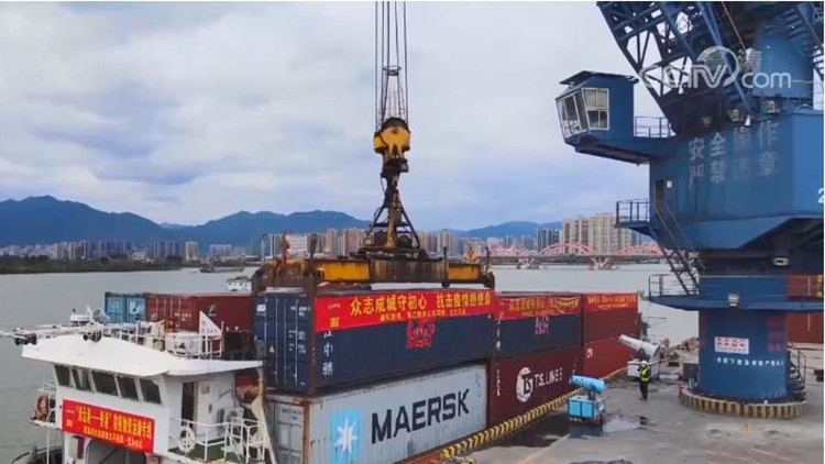 「清遠港—香港」防疫物資專線首航  486萬隻口罩「次日達」