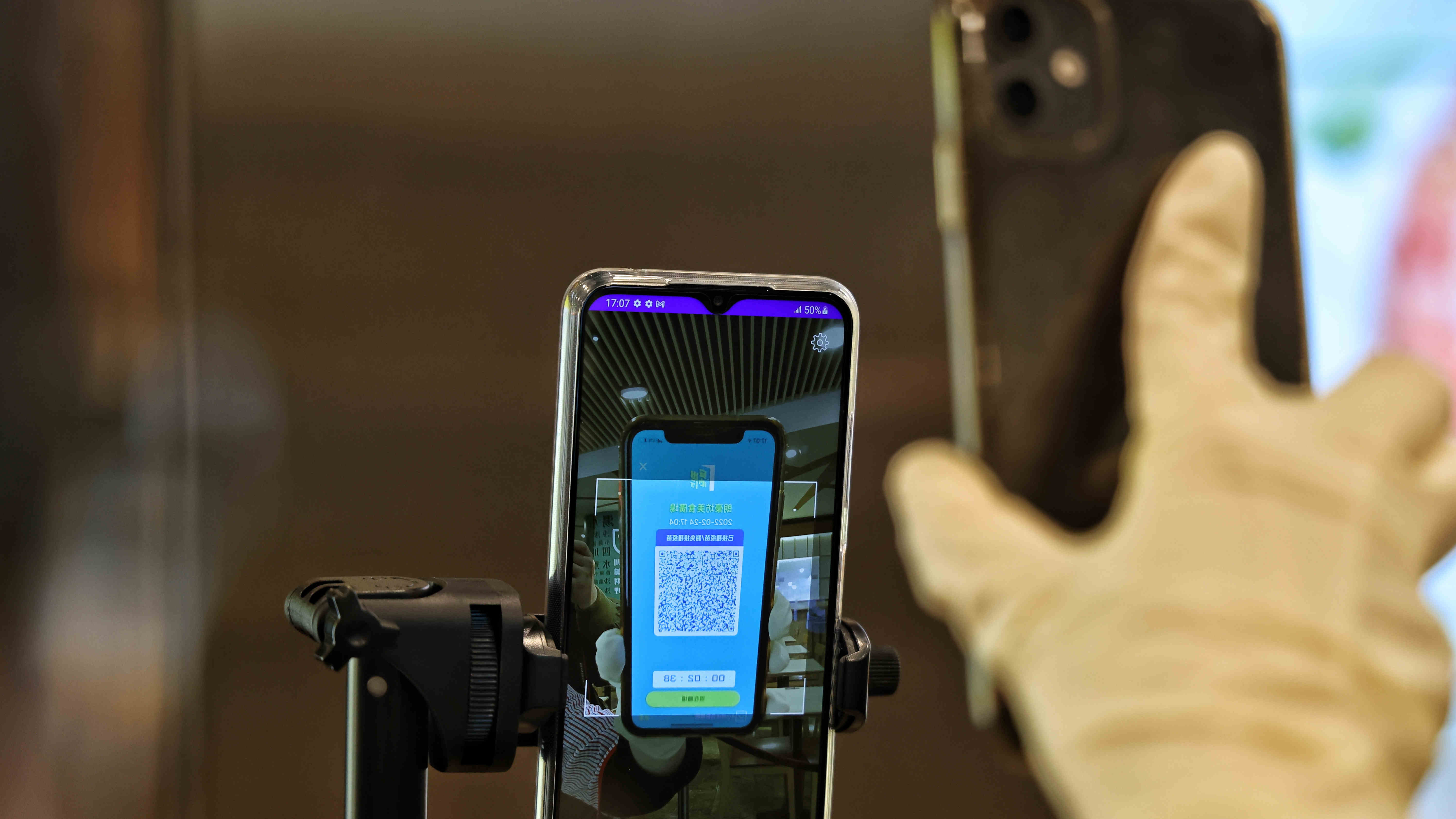 圖集｜「疫苗通行證」24日實行 市民自覺掃描「安心出行」