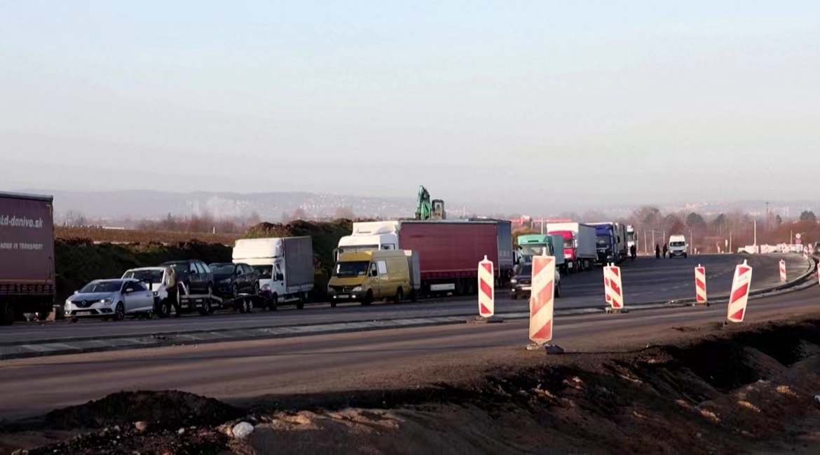 烏克蘭首都基輔市市長宣布延長宵禁時間至28日早晨