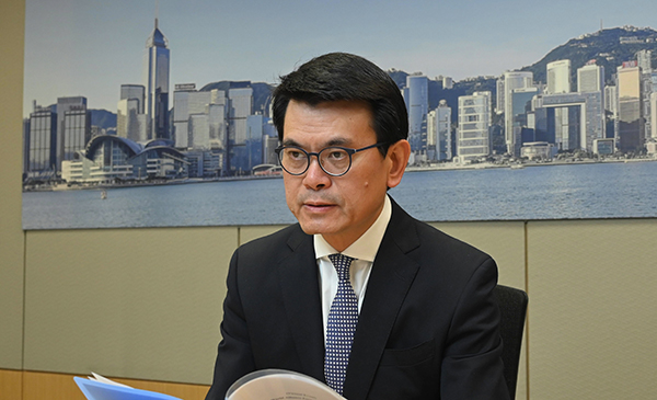 邱騰華：疫情受控後 本港經濟可快速反彈