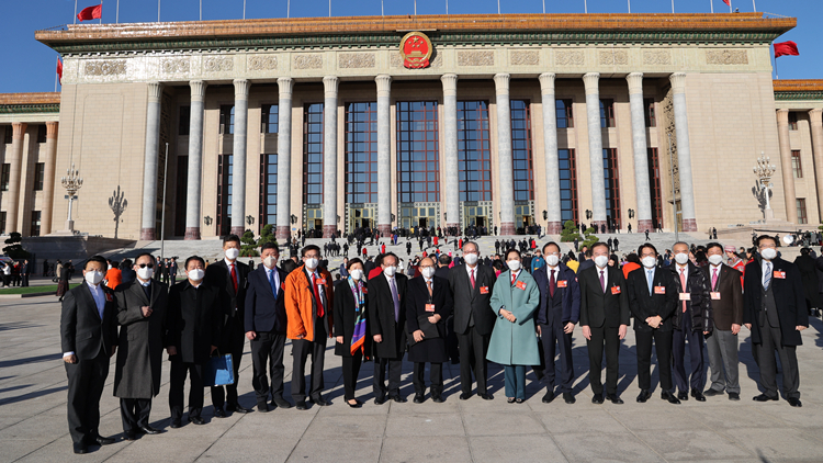 全國兩會開幕 港區代表委員關注大灣區建設和抗疫等議案