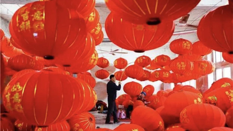 河北元素「扮靚」雪容融