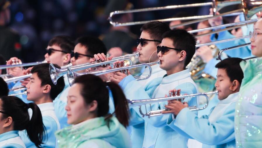 這樂聲，衝破黑暗直抵未來