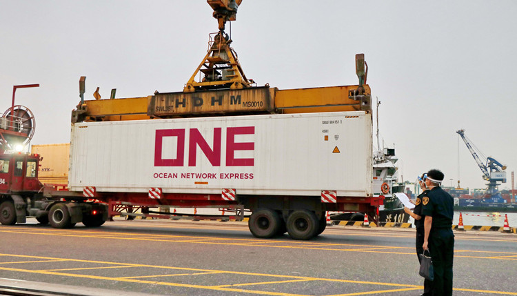 有片丨粵防疫物資、生鮮食品加速供港