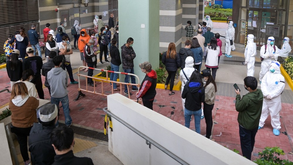 政府圍封屯門友愛邨愛曦樓強檢 目標明午12時完成