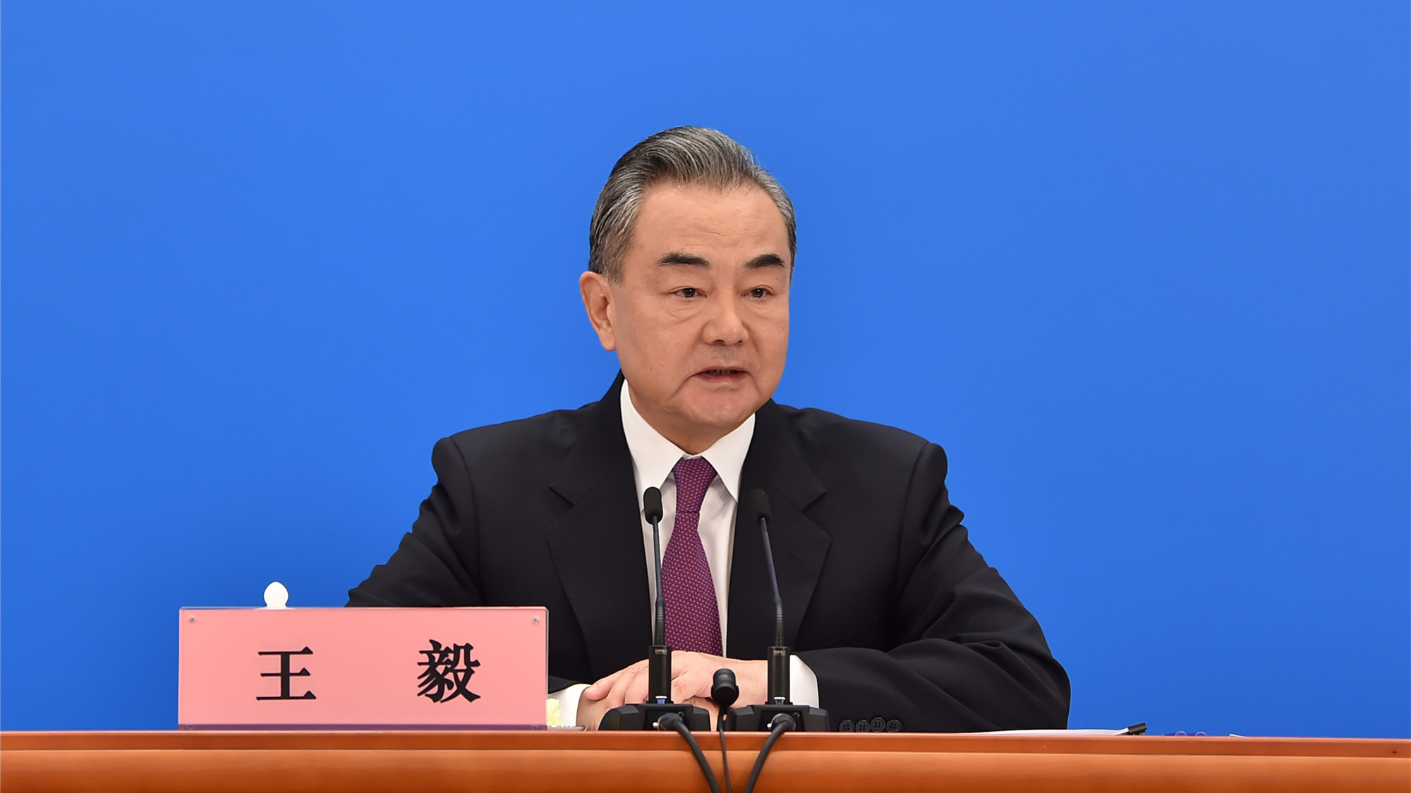 王毅分別同法意外長舉行視頻會晤談烏局勢