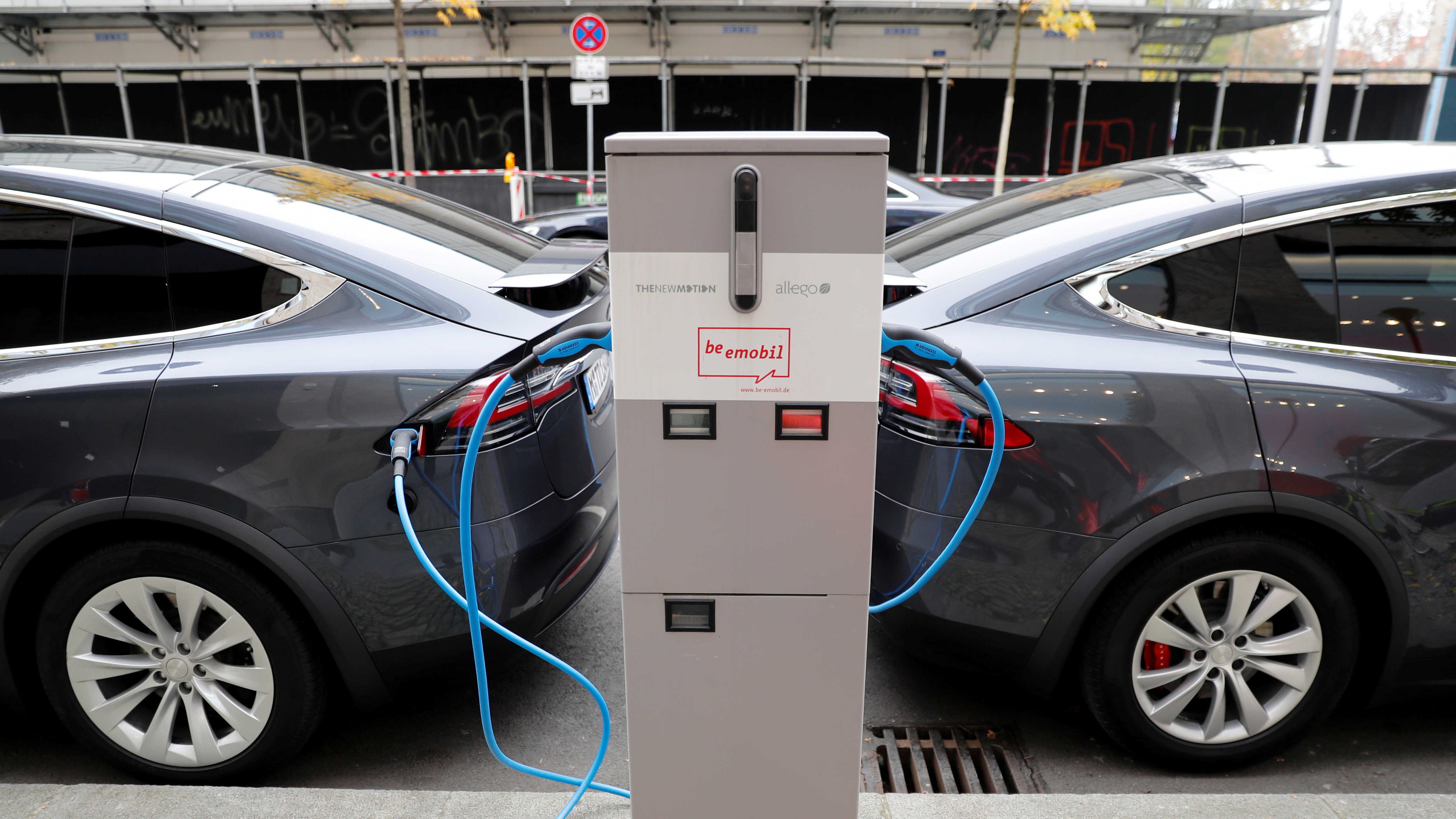 美媒：美車企競相研發電池技術