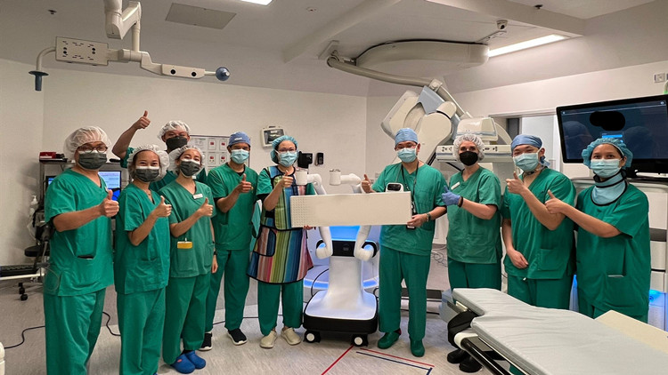 中大利用機械人輔助支氣管鏡助肺病患者進行手術