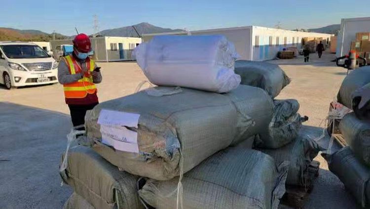 香港志願者協會向方艙醫院捐贈1300張四季冷氣棉被