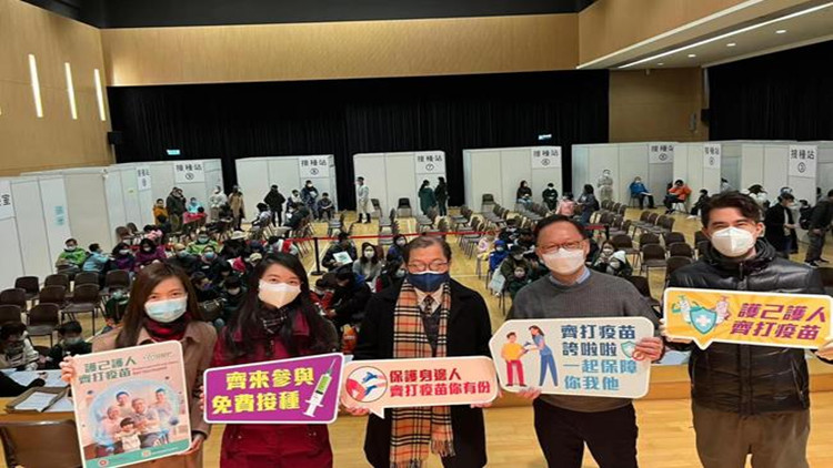 巫成鋒赴社區防疫第一線 市民讚：「社區裏一盞燈火」