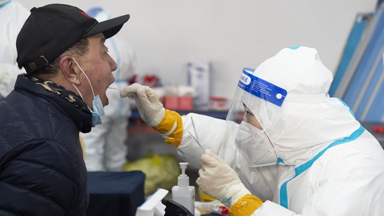 從嚴防控盡快遏制疫情擴散蔓延勢頭