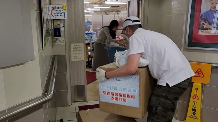 商經局副局長陳百里運送抗疫物資到安老院舍