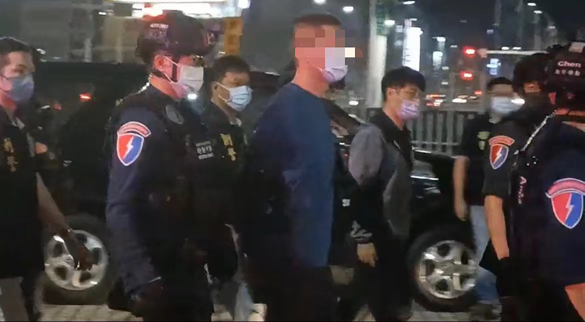 ​台男持槍入火鍋店尋仇 一人中彈送醫