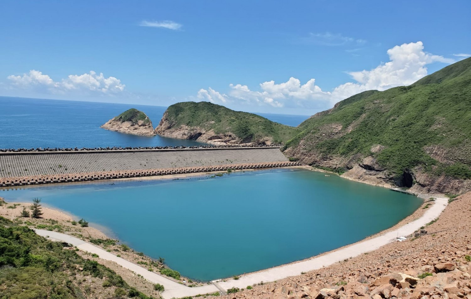 女子西貢墜崖自殺 警現場檢獲遺書