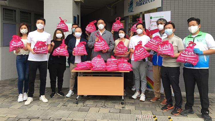 經民聯積極響應「童心抗疫 You And Me」 在多區向市民派發抗疫物品