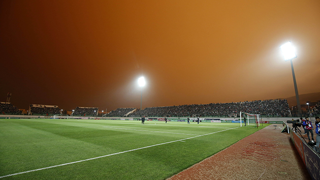 圖集｜阿爾及利亞遭遇沙塵暴 天空被「橘黃色」籠罩