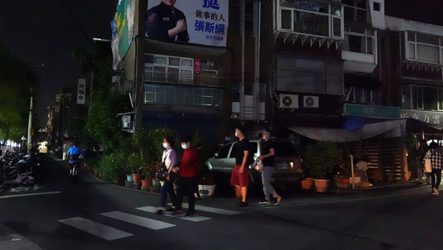 蔡英文才保證「全力穩定供電」台北又停電 網友：用愛發電?