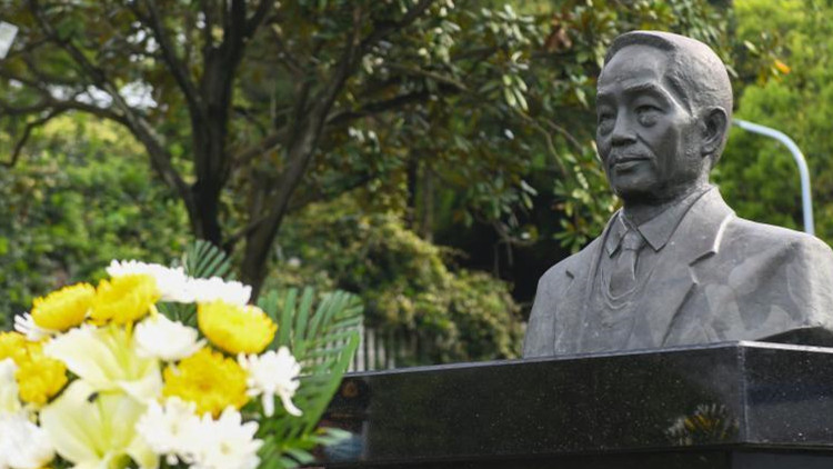 圖集 | 袁隆平銅像長沙揭幕 面向實驗田永遠守望