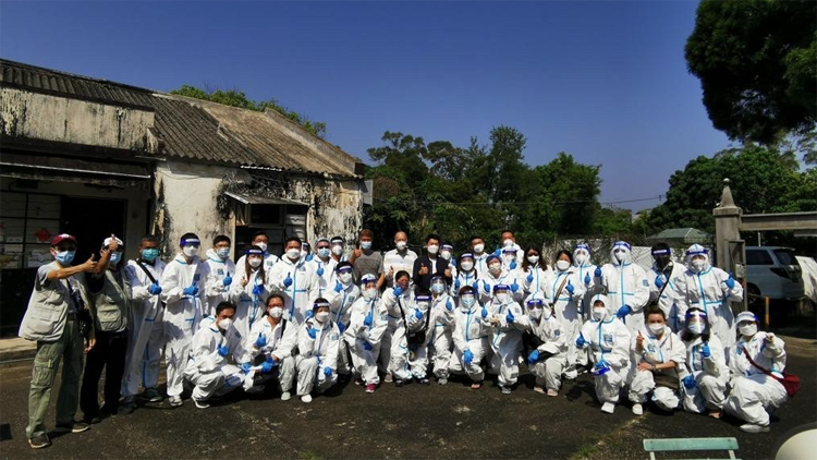 民建聯沙田團隊組織50名義工 上門派發「防疫服務包」