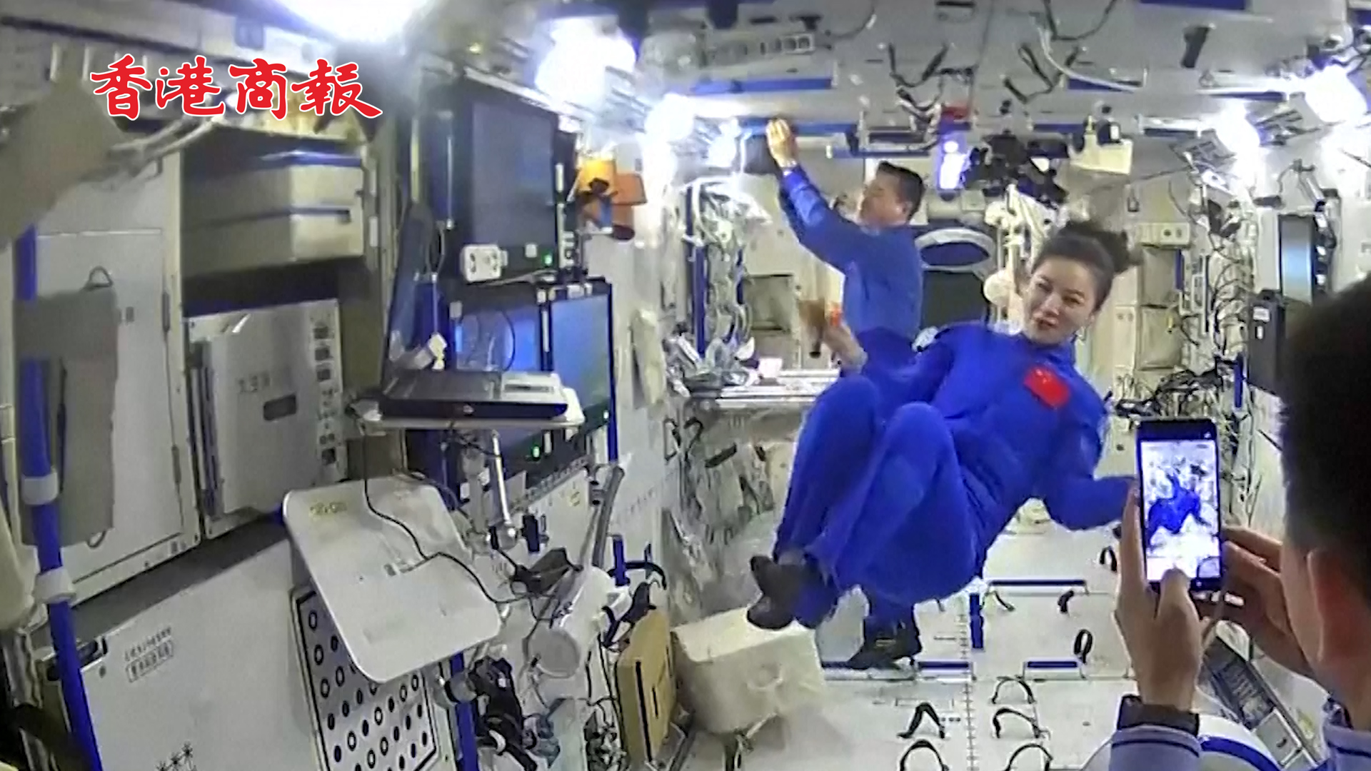 有片丨準備回家！王亞平紮沖天辮跳繩 實力演繹高興到飛起 