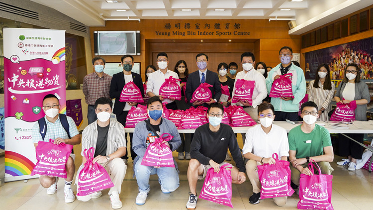 「青少年抗疫連線」與大學合作 為員生派發防疫物資