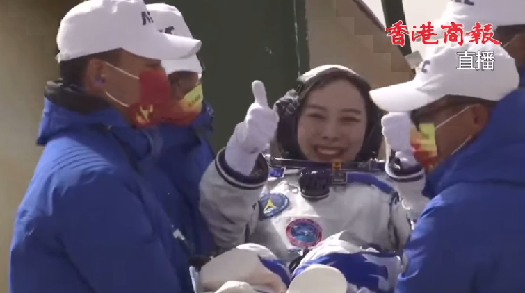 有片 | 「太空出差三人組」回家 王亞平：摘星星的媽媽回來啦