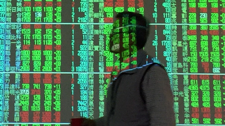 台股收跌105點 報16898點