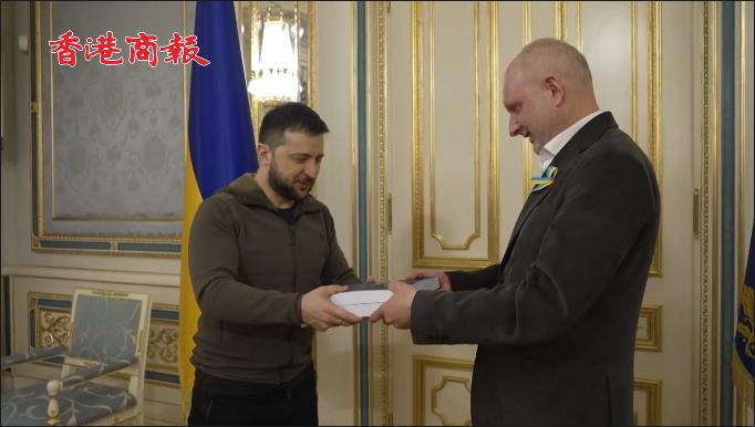 有片 | 澤連斯基向歐盟提交申請入盟的問卷調查表
